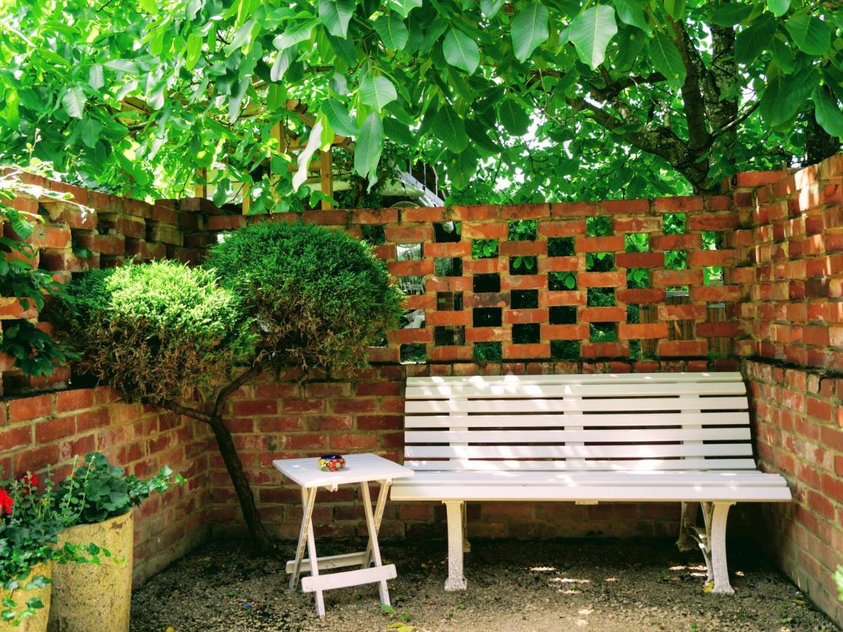 The Walnut, Meopham - A Private Retreat Rural Location Vila Exterior foto
